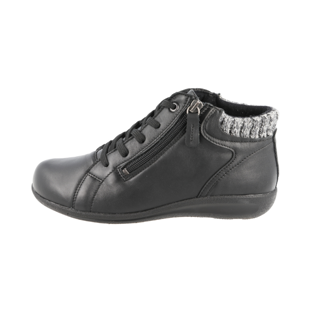 DB Pipit - Black Boots