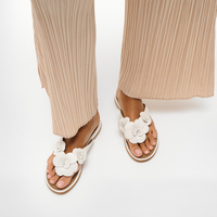 FitFlop Gracie Flower Leather Flip Flop - Urban White